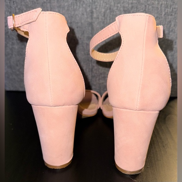 Pink heels - Picture 4 of 5
